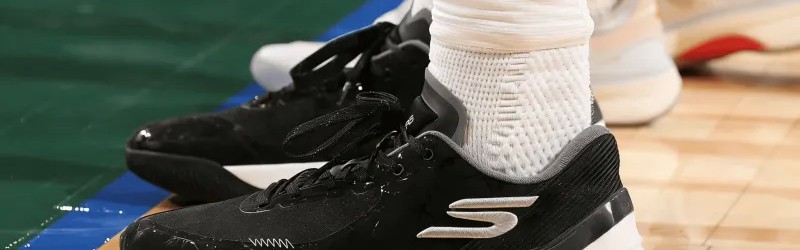 九游网-中流砥柱！兰德尔穿着斯凯奇Press，得到29分8篮板6助攻