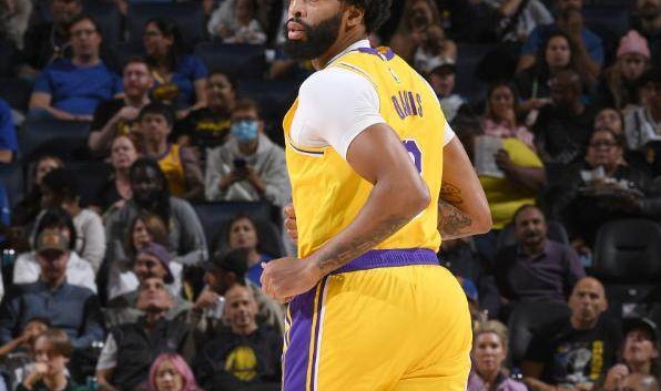 九游体育-勇士暴露前场防线隐患 库里开始在防守端指挥交通