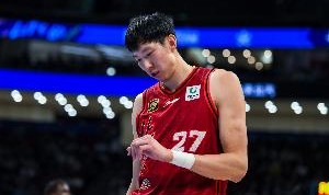 九游体育-不愧是大魔王！周琦半场10中7砍15分6板2帽 正负值高达+22！