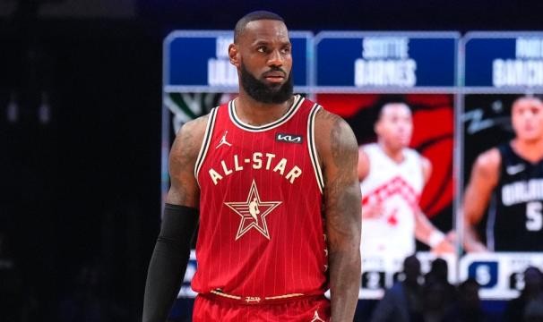 九游体育官网下载-詹皇表态愿在湖人终老，还未想好是否搞“退役巡演”