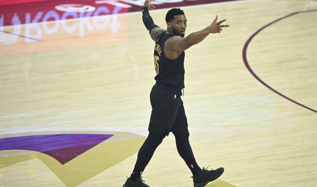 九游体育-米切尔用600场突破生涯15000分 现役第三快&amp;仅次于詹姆斯杜兰特