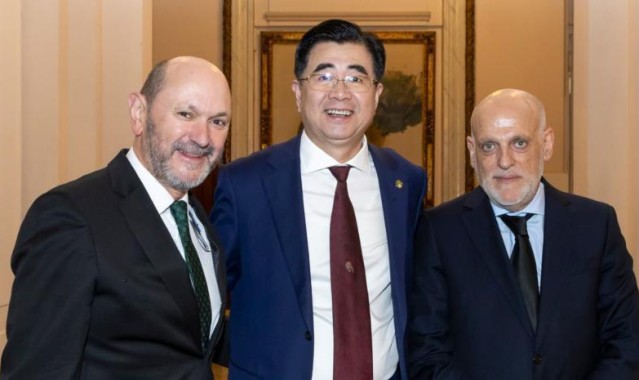 九游体育官网下载-宋凯：中国人民热爱皇马和巴萨；教练们正在拉玛西亚参与合作