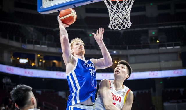 九游体育-体力不支，高柏铠全场出战36分钟&amp;amp;投篮14中8，得到19分11篮板