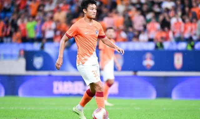 九游体育-专访海牛中场大将钟晋宝：感谢在青岛两年的经历