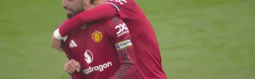 九游体育直播-不容易！曼联3-2绝杀升班马，曼联众将激动庆祝&amp;amp;齐尔克泽抱阿莫林