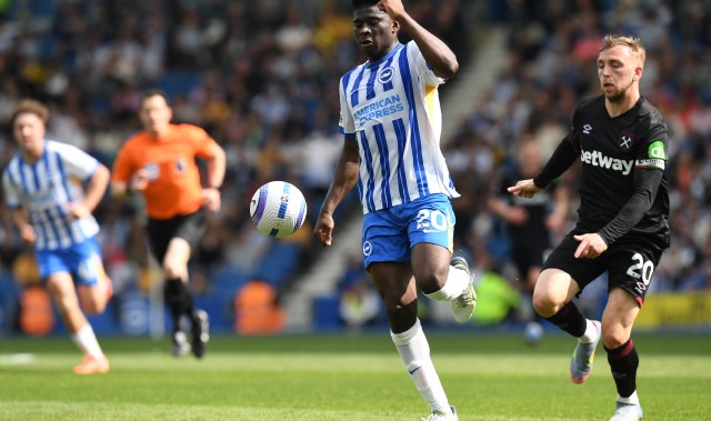 天空体育：赫尔泽勒相信巴莱巴将留队，报价超1亿镑才可能谈判