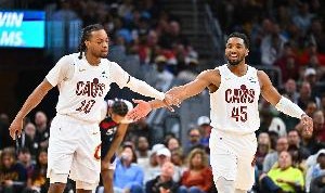 骑士对阵尼克斯先发：加兰&amp;米切尔&amp;莫布里VS唐斯&amp;哈特&amp;大桥