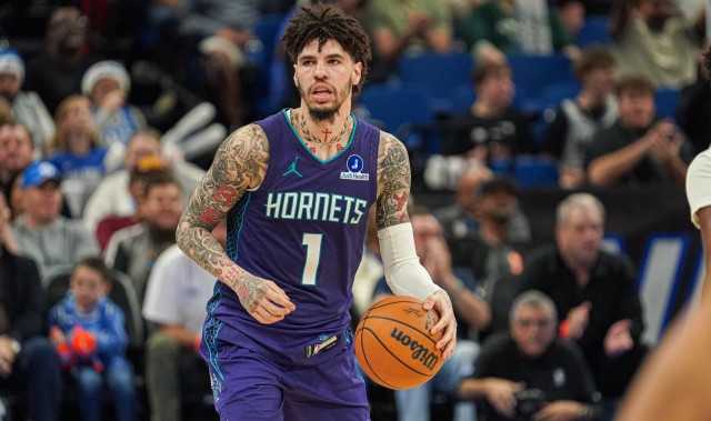 九游体育-全员一点手感都没有！黄蜂半场50投仅13中&amp;命中率26% 三分24中3