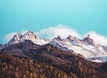 九游网-阿什拉夫在街头与小朋友踢球，还给他们签名